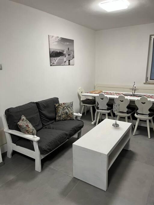 Appartamento Nuovo E Confortevole Montecchio Maggiore Eksteriør bilde